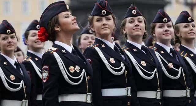 世界各国女兵大比拼 俄罗斯亮了 中国美得没话说
